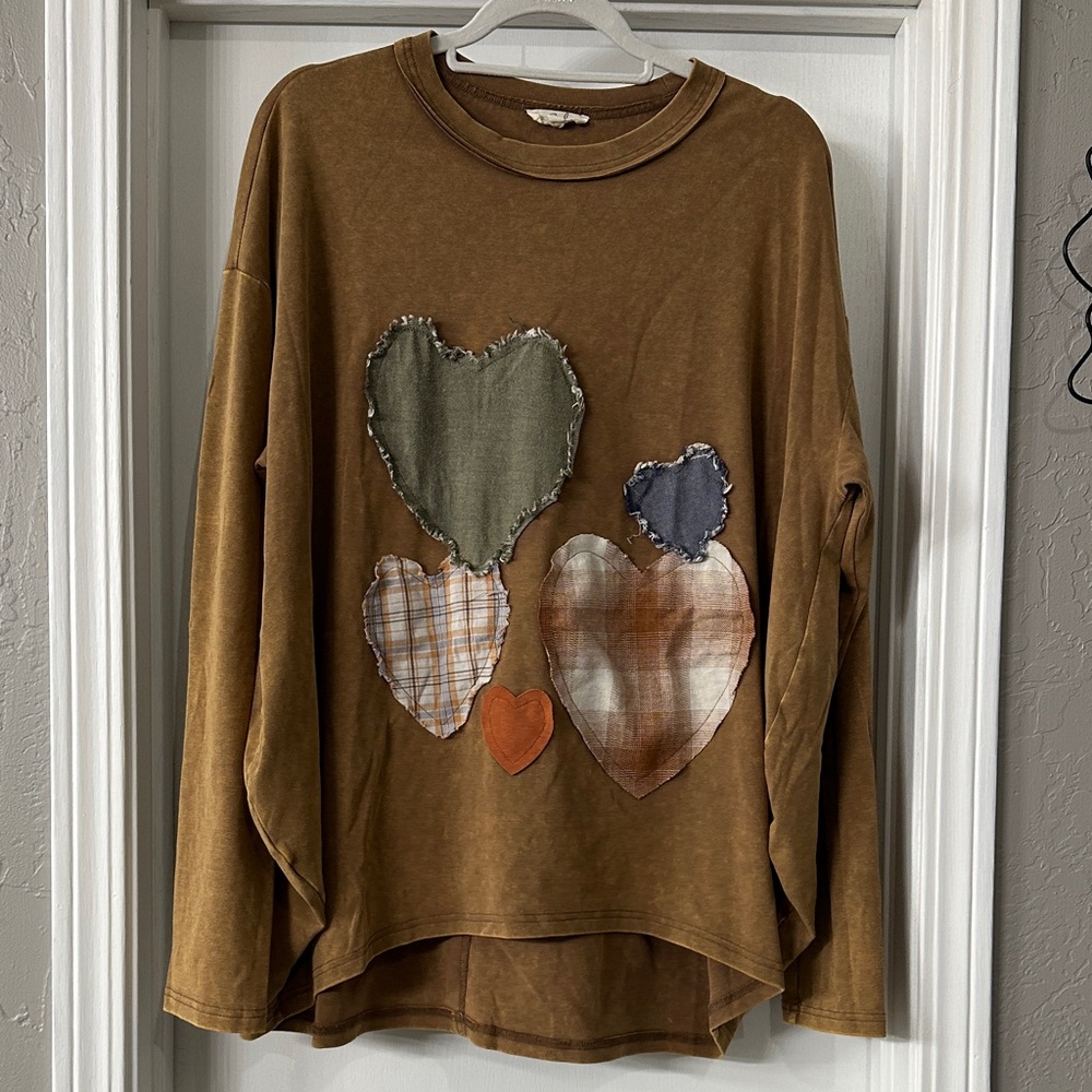 Women's Long Sleeve Heart Patch Cozy Tee - Brown/Tan EUC